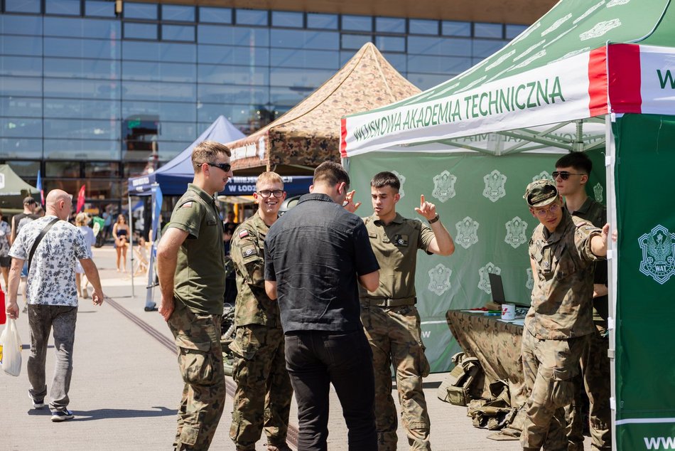 Piknik Weterana w Manufakturze. Pokazy sprzętu, pojazdy wojskowe, wojskowa grochówka