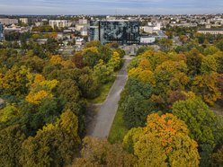 Park Poniatowskiego w jesiennych barwach. Baśniowy krajobraz w centrum miasta