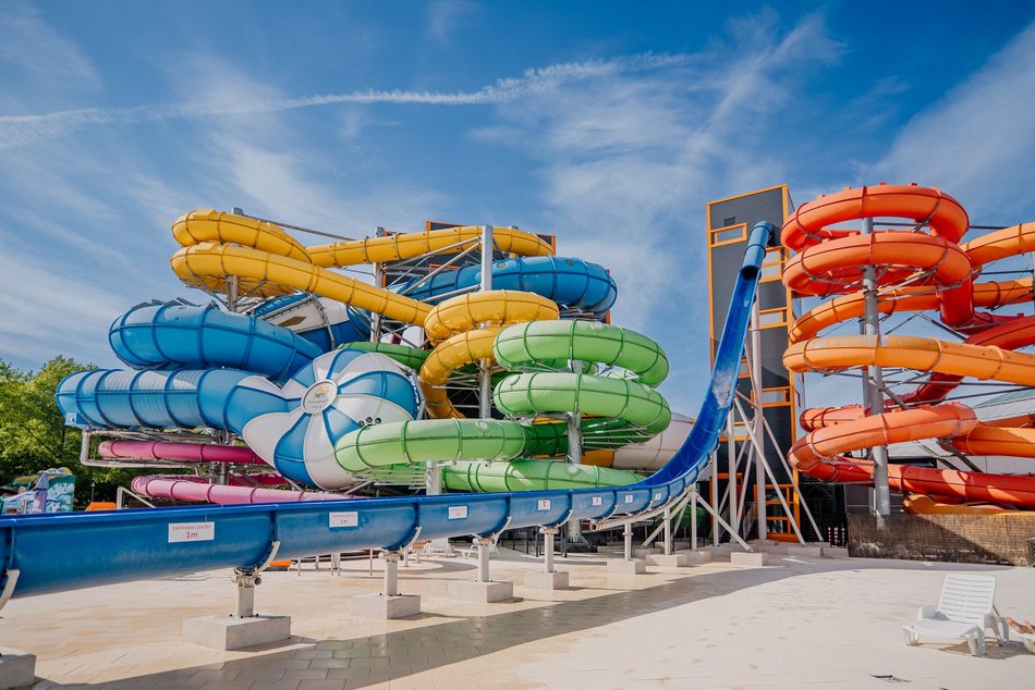 Aquapark Fala w majówkę - baseny zewnętrzne, zjeżdżalnia kamikaze