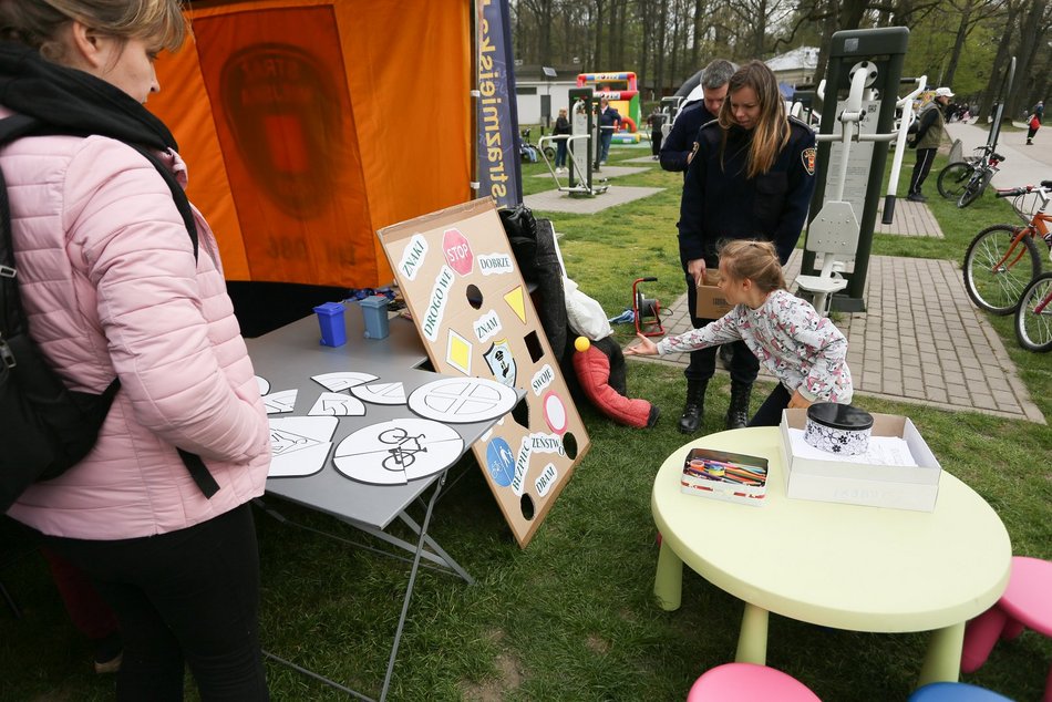 Rodzinny piknik w Arturówku. Kurs udzielania pierwszej pomocy, warsztaty dla dzieci, pokaz ratownictwa medycznego