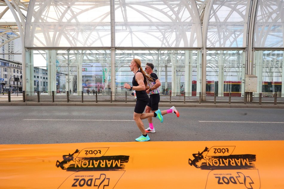 Łódź. DOZ Maraton Łódź 2026. Brałeś udział w biegu? Odszukaj się w galerii i zapisz na pamiątkę!