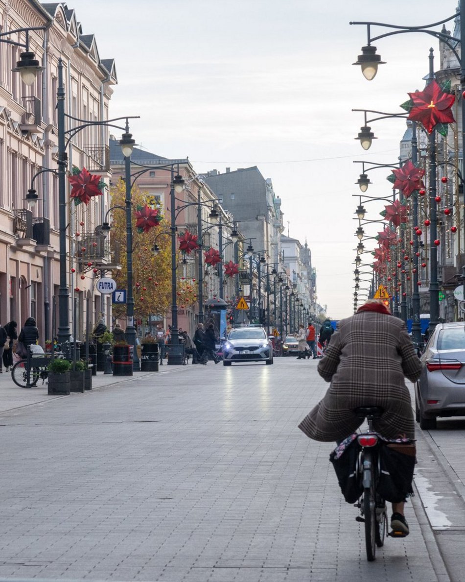 Łódź. Coraz bliżej Święta! Na Piotrkowskiej w Łodzi pojawiły się już pierwsze dekoracje