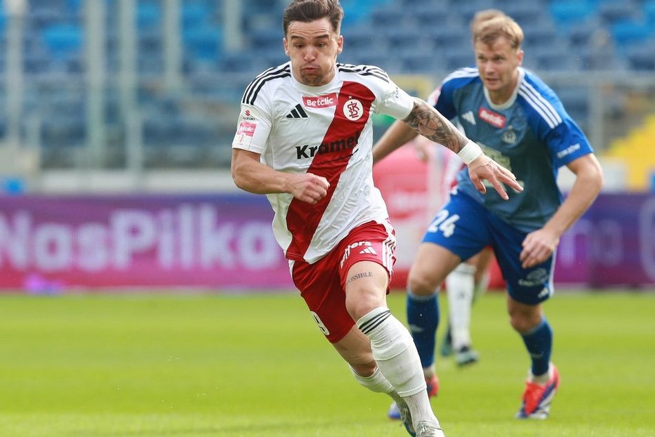 Lanie na Stadionie Śląskim. ŁKS Łódź wraca bez punktów z meczu z Ruchem Chorzów