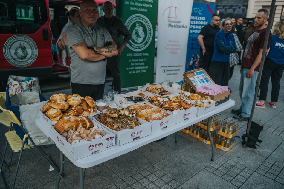 Łódź. Namiot Pełen Wsparcia w Pasażu Schillera już działa! Specjaliści pomagają potrzebującym
