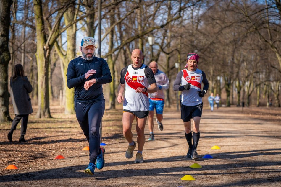 Łódź. Parkrun w Parku Poniatowskiego w Łodzi. Brałeś udział w biegu? Znajdź się na zdjęciach!