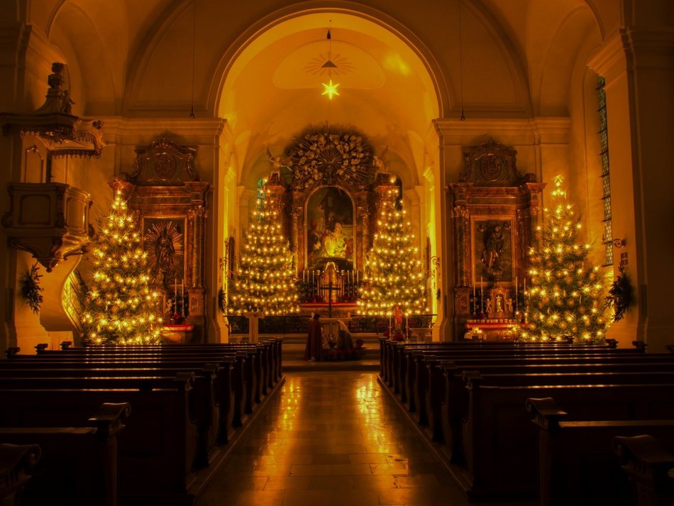 Łódź. Po wigilijnej kolacji, czas na Pasterkę