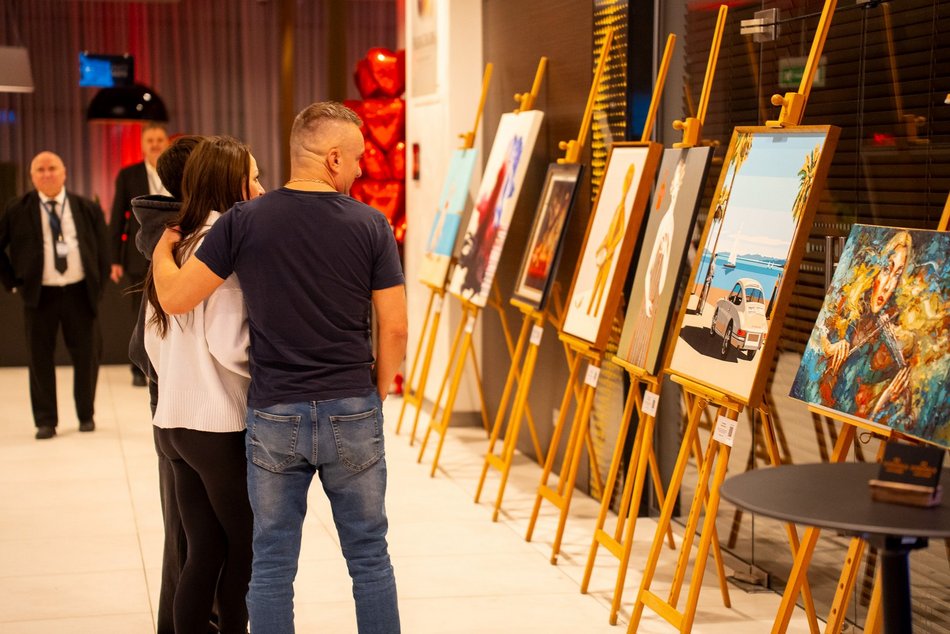 Łódź. Moda i pomaganie w klubie Wytwórnia w Łodzi. Zobacz zdjęcia z gali „poMocni w Modzie by Plesiak”