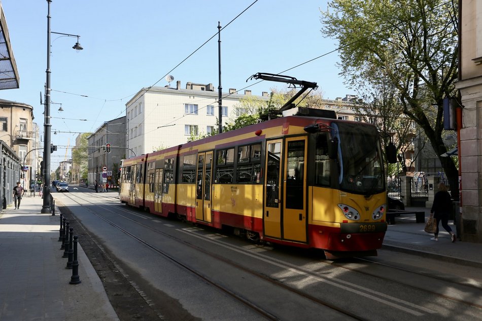 Tramwaj jadący po ulicy Kilińskiego