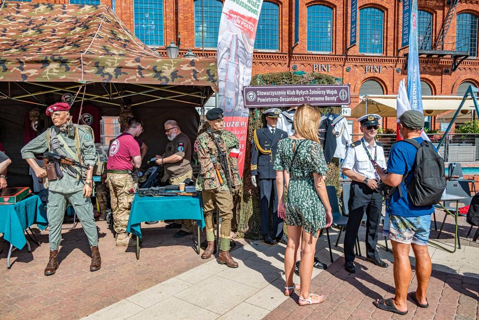 Łódź. Piknik Fundacji Pomoc dla Weterana w Manufakturze. Przyjdź i porozmawiaj z polskimi bohaterami
