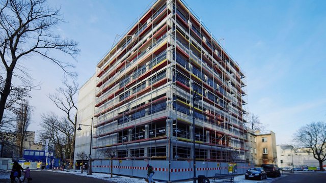 Parkingi wielopoziomowe w Łodzi coraz bliżej! Są już całe konstrukcje, dachy i bramy wjazdowe [ZDJĘCIA]