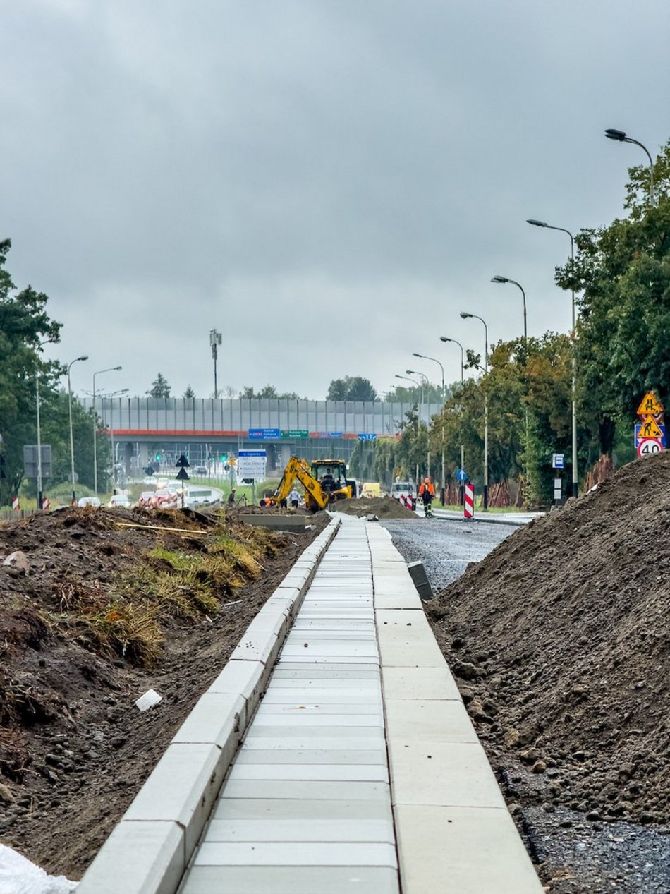 Łódź. Remont Rzgowskiej w Łodzi. Część jezdni do Trasy Górna już ułożona!