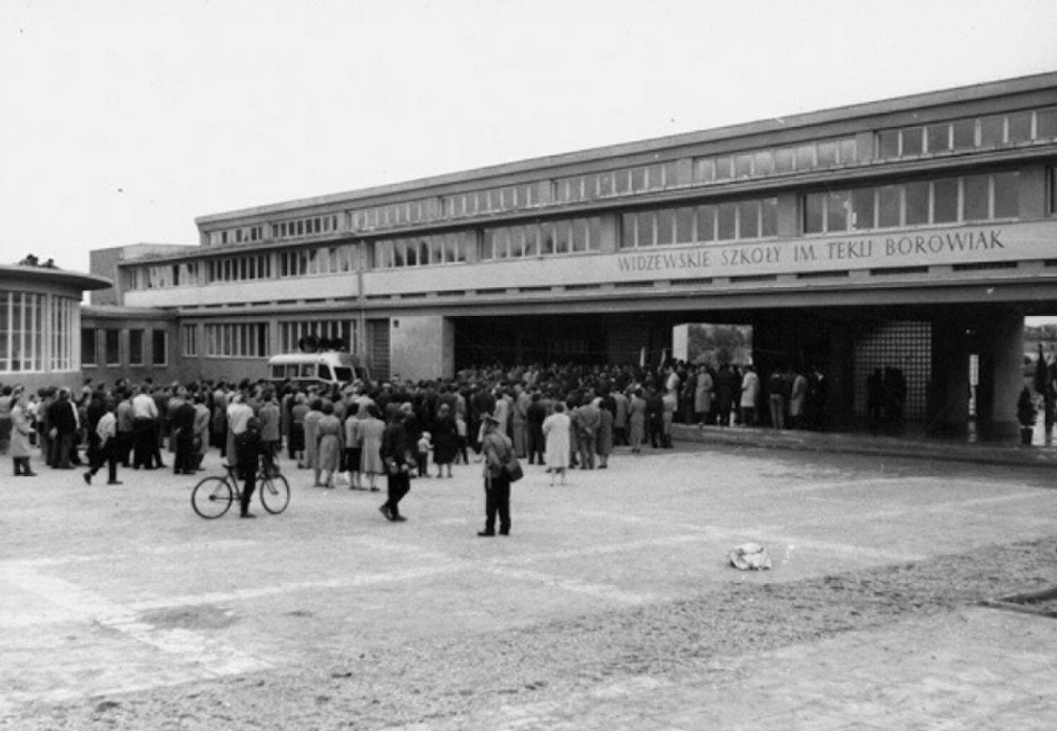 Łódź. Jedna z tzw. tysiąclatek, czyli zespół szkół na Widzewie, oddany do użytku w 1961 r.