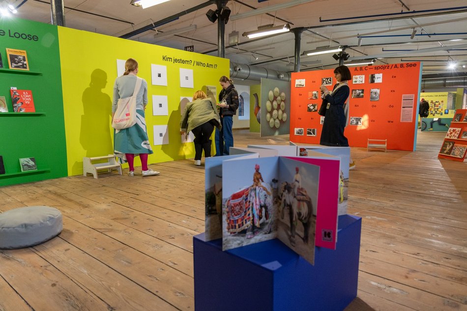 Łódź. Fotofestiwal 2025 w Łodzi rozpoczęty. Tłumy na inauguracji