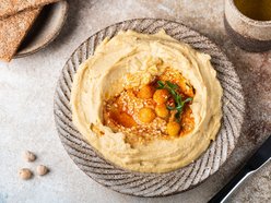 Łódź. Gdzie zjeść autorski hummus w Łodzi? Saji's, Little Beirut, Cud Miód Fabryczna i Zielona