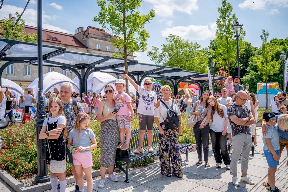 Łódź. Miejski Dzień Dziecka 2025 w Łodzi. Majka Jeżowska, dmuchańce i pokazy [ZDJĘCIA]