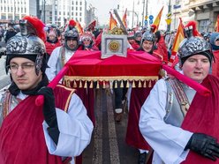 Łódź. Orszak Trzech Króli przeszedł ulicami Łodzi. Radosny pochód przyciągnął tłumy