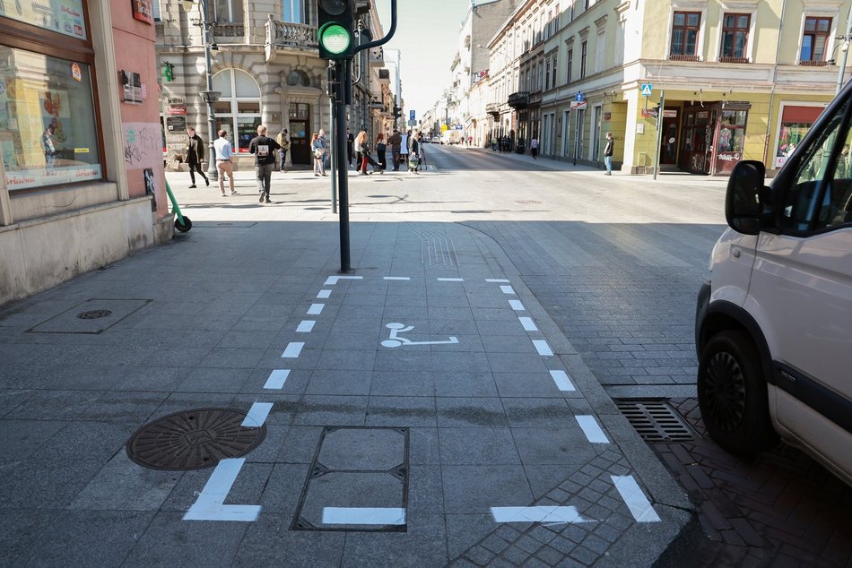 Łódź. Ponad 300 miejsc parkingowych dla hulajnóg w Łodzi. Gdzie je znajdziemy?