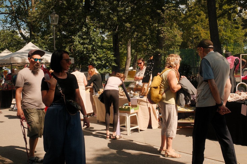 Łódź. Targ Staroci na Księżym Młynie w Łodzi. Rękodzieła, unikatowe rzeczy i domowe przysmaki