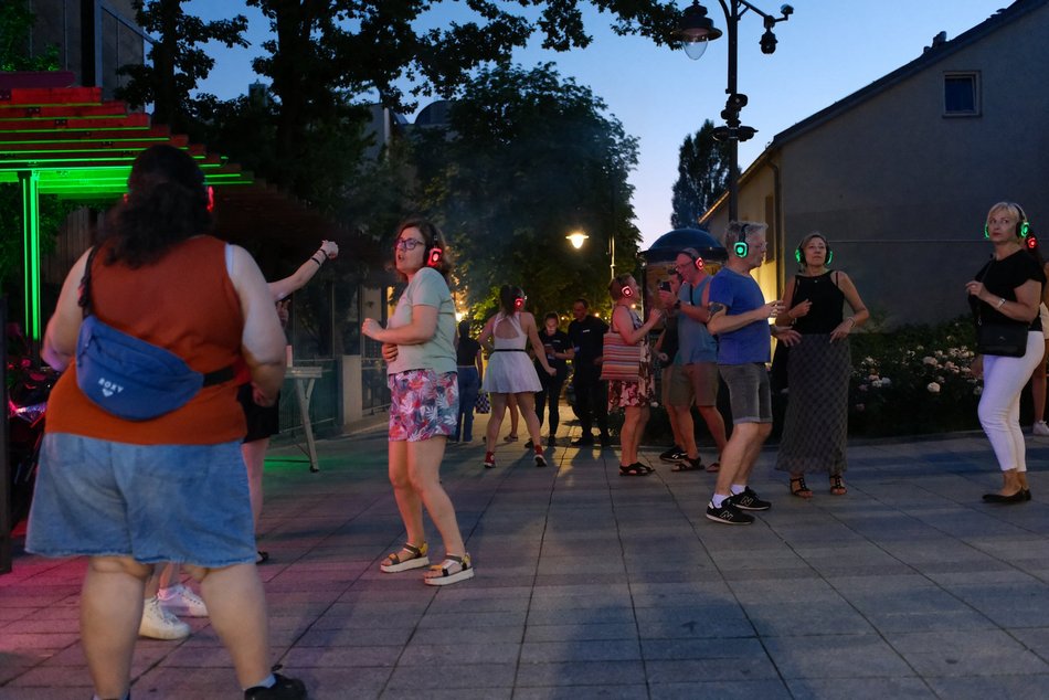 Łódź. Wakacje na Piotrkowskiej 2026 w Łodzi. Silent disco opanowało centrum!