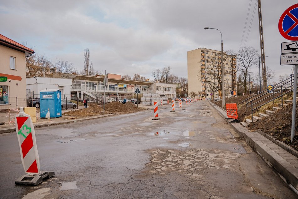 Remont Zaolziańskiej w Łodzi. Zobacz, jak drogowcy pracują nad nową jezdnią
