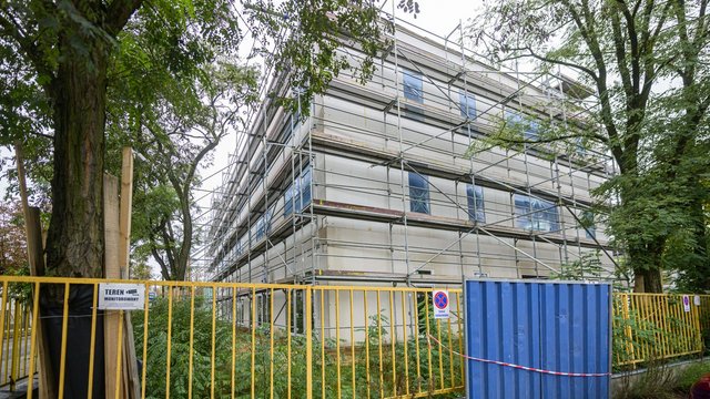 Szkoła Podstawowa nr 169 na Złotnie w Łodzi w trakcie przebudowy. Imponujące tempo prac