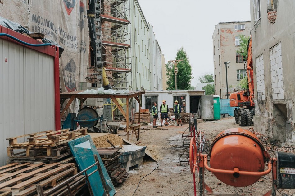 Łódź. Trwa remont kamienicy przy Włókienniczej 1 w Łodzi. To ostatni element metamorfozy ulicy!