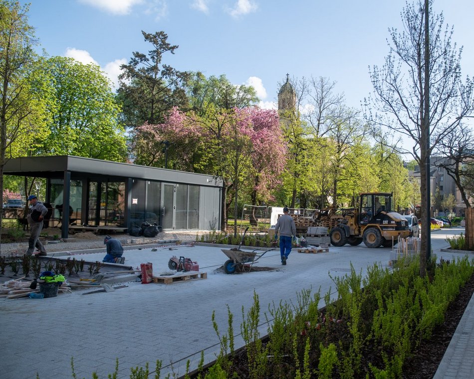 Plac Komuny Paryskiej w remonecie