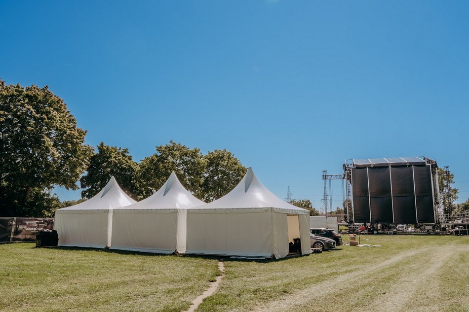 Zobacz jak powstają sceny Santander Letnie Brzemienia.