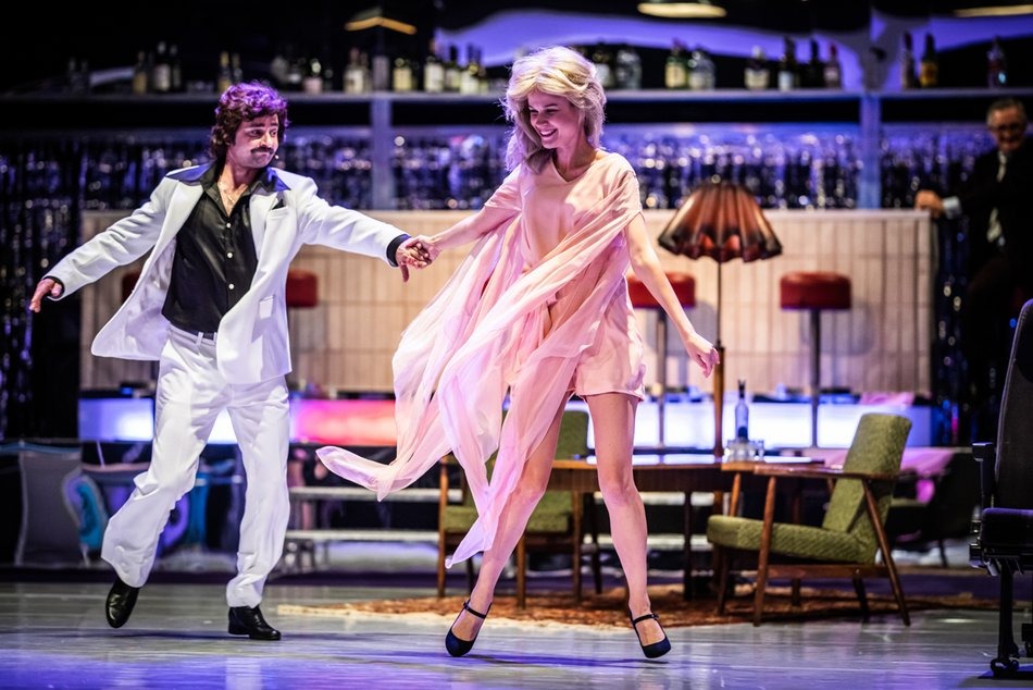 [Translate to Ukraiński:] aktorzy na scenie