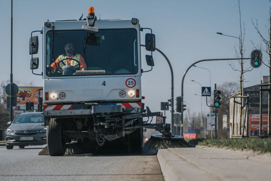 Wielkie sprzątanie w Łodzi nie zwalnia tempa! Gdzie pracują ekipy porządkowe?