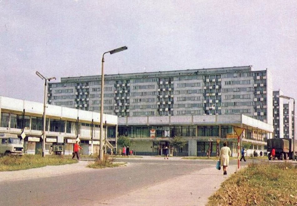 Szczytowy okres epoki gierkowskiej w Łodzi. Domy handlowe, nowe mieszkania i biurowce