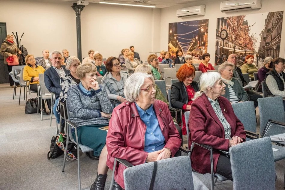 Akademia Pozytywnego Seniora. Bezpłatne wykłady w Fabryce Aktywności Miejskiej w Łodzi