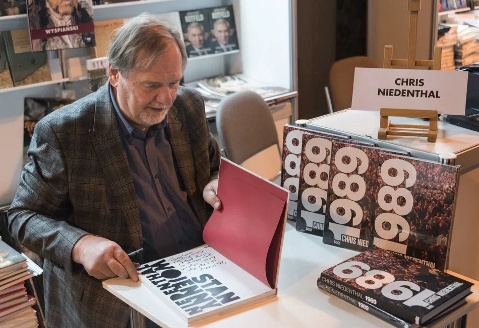 Łódź. Chris Niedenthal świetuje 75. urodziny. Legendarny fotograf wydał album o Łodzi