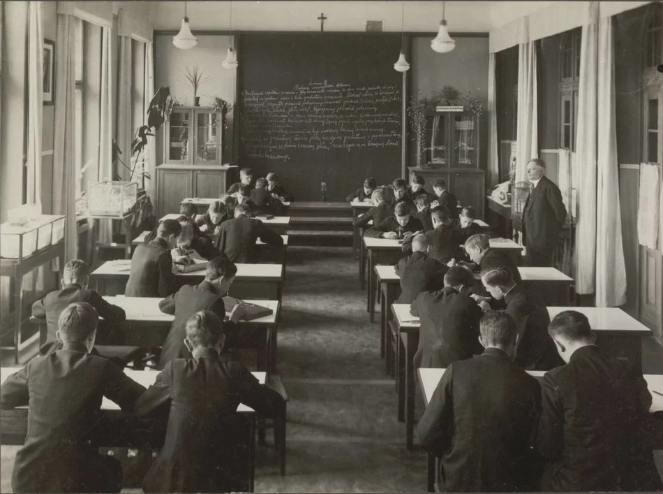 Łódź. Szkoły i uczniowie w Łodzi w dawnych latach. Wyjątkowy klimat na starych fotografiach!