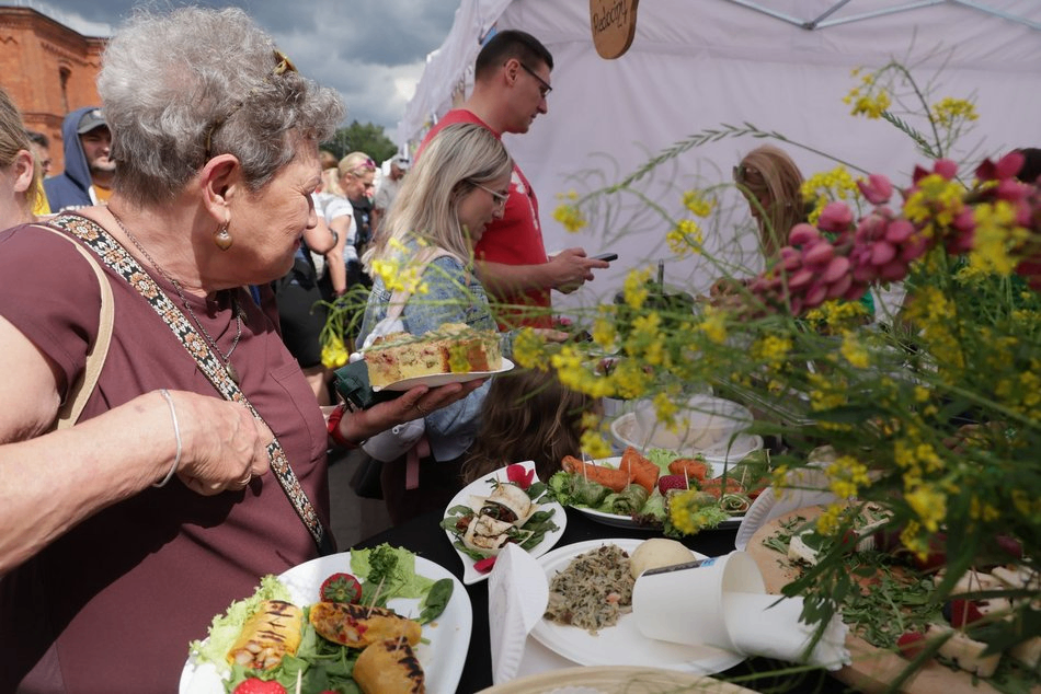 Łódź. Festiwal Potraw Regionalnych pod Łodzią. Lokalne specjały, ludowa muzyka i atrakcje dla dzieci