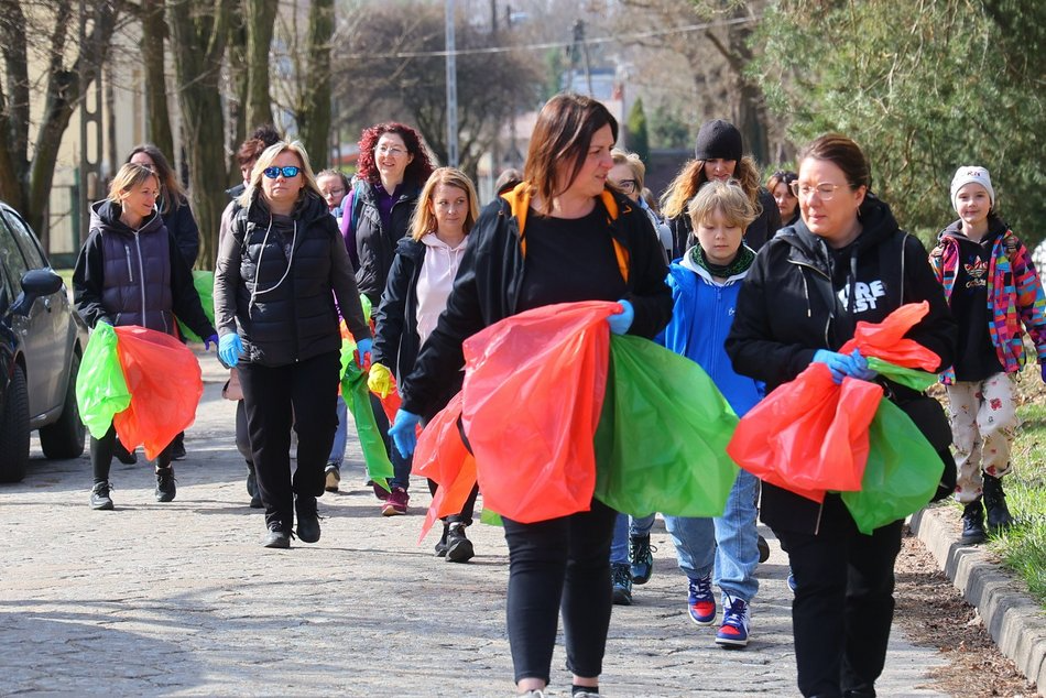 Łódź. Galante Sprzątanie w Łodzi. Łodzianie, uczniowie i urzędnicy połączyli siły i zebrali aż 23 tony odpadów!