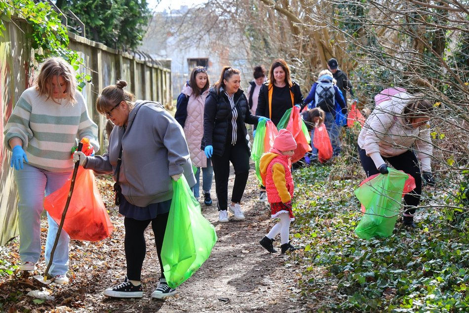 Łódź. Galante Sprzątanie w Łodzi. Łodzianie, uczniowie i urzędnicy połączyli siły i zebrali aż 23 tony odpadów!