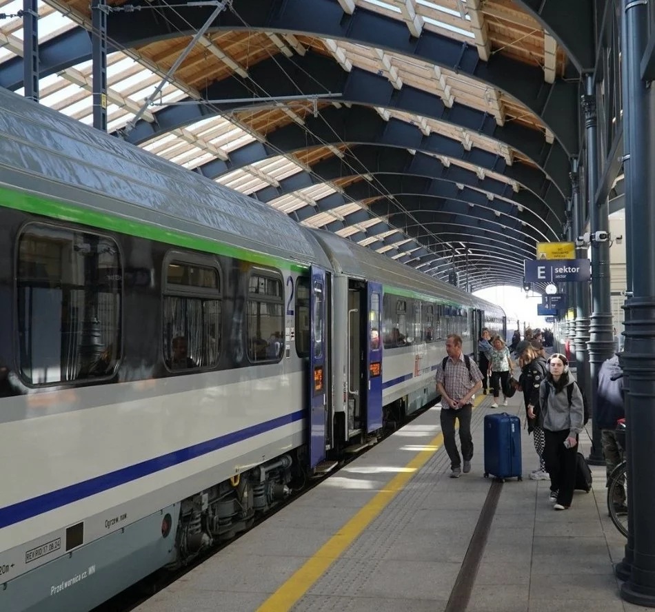 Łódź. Wielkie inwestycje kolejowe w Łódzkiem. 1000 miejsc parkingowych, pociąg do Chorwacji i więcej połączeń