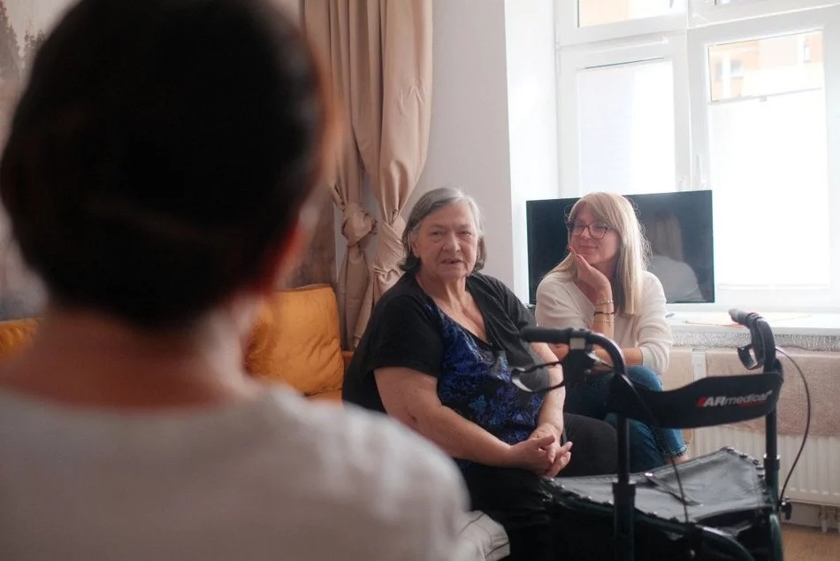 Obecność, która potrafi zmienić codzienność. Program dla seniorów w Łodzi