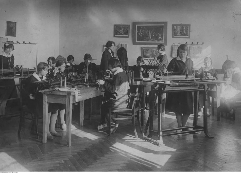 Łódź. Szkoły i uczniowie w Łodzi w dawnych latach. Wyjątkowy klimat na starych fotografiach!