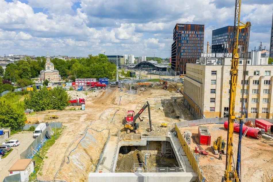 Łódź. Wielkie inwestycje kolejowe w Łódzkiem. 1000 miejsc parkingowych, pociąg do Chorwacji i więcej połączeń